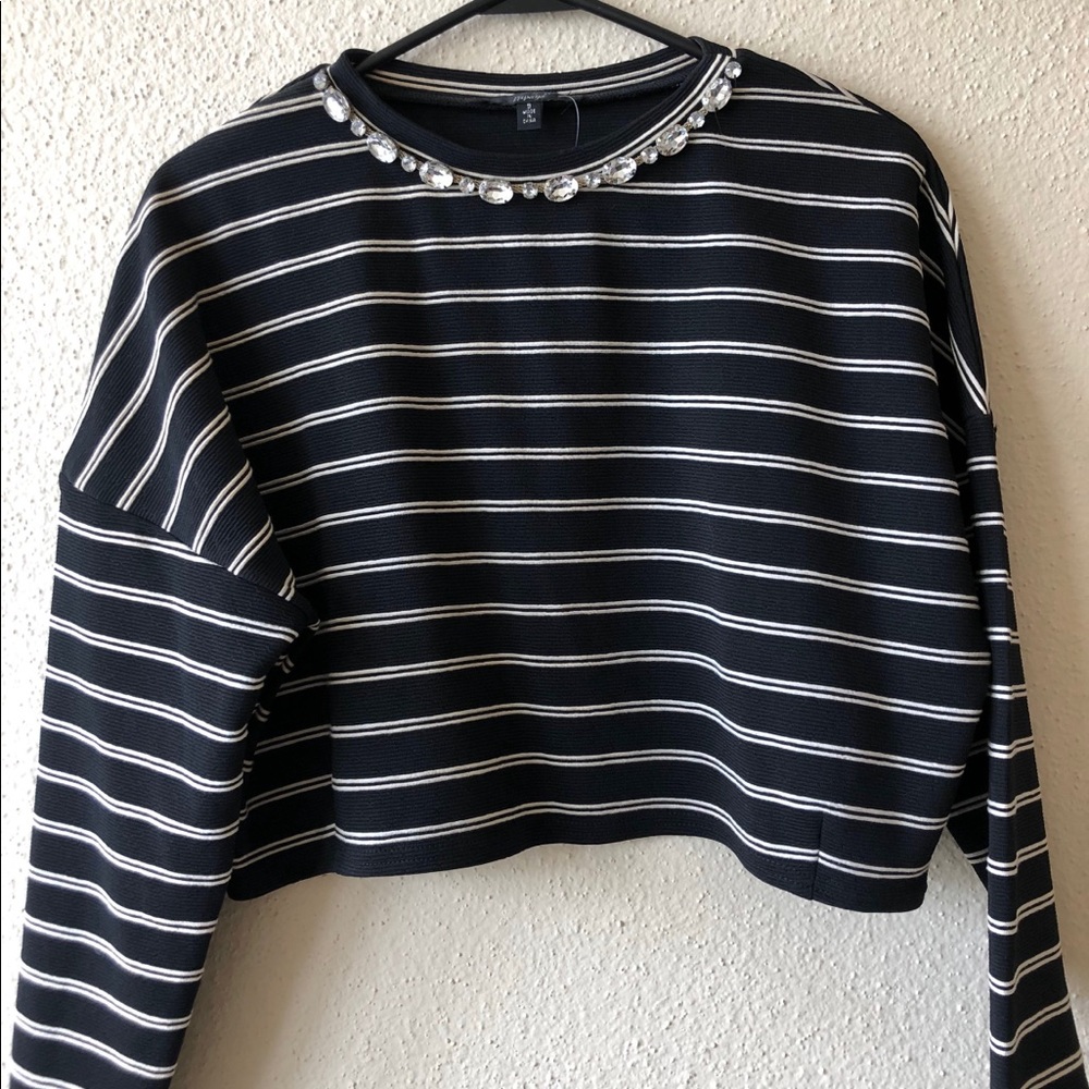 Striped, long sleeved crop top